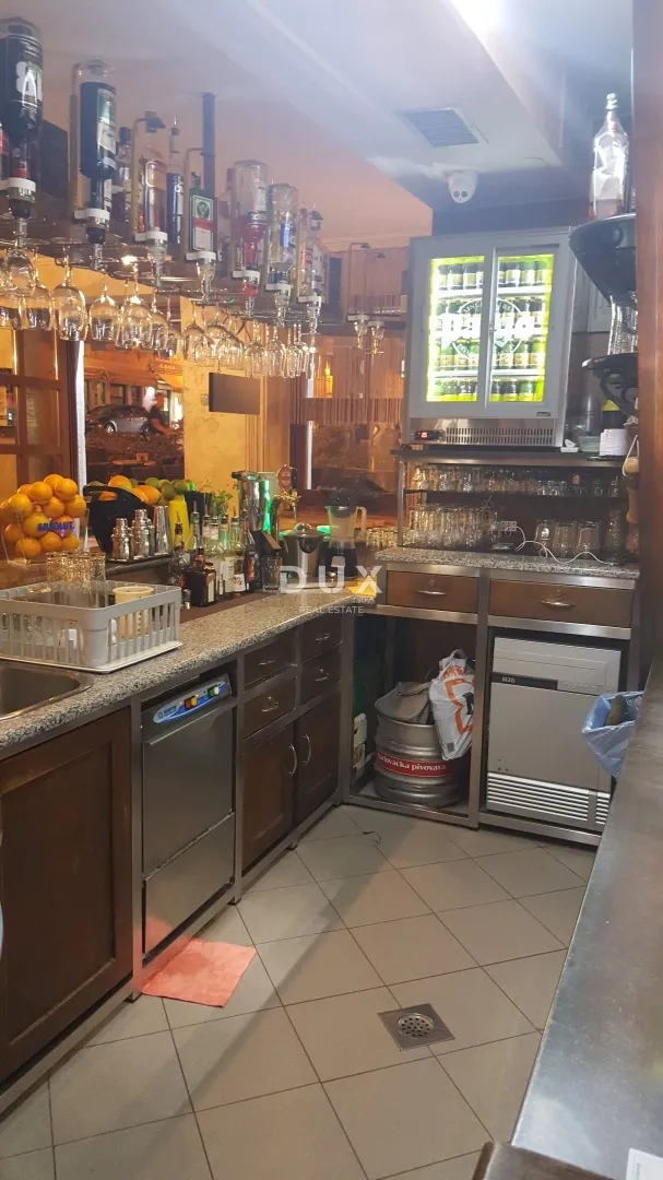 istra,rovinj - predivan uhodani caffe bar u srcu rovinja - slika 24