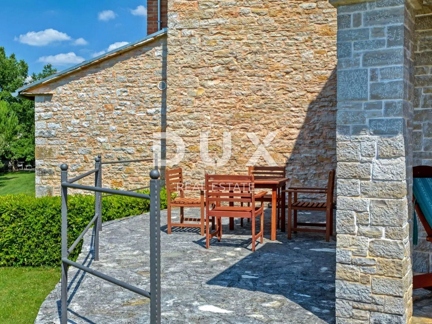 istra, tinjan - kamena autohtona vila - slika 13