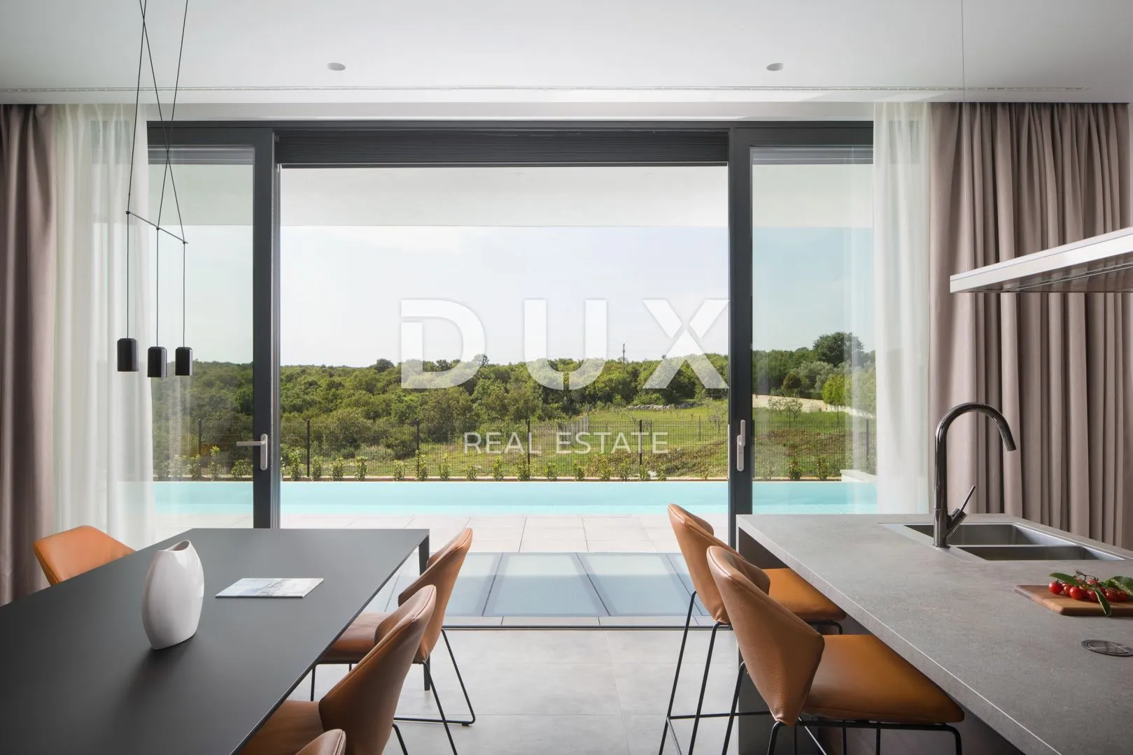 istra, bale - moderna dizajnerska villa! - slika 21