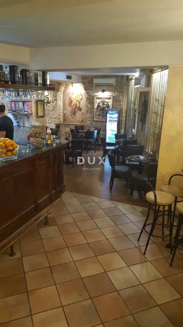 istra,rovinj - predivan uhodani caffe bar u srcu rovinja - slika 16