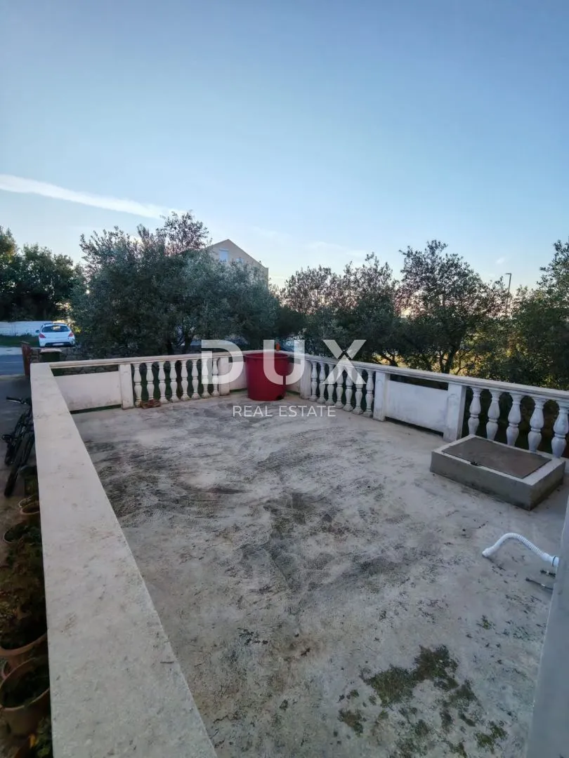 zadar, vrsi - kuća s velikim stanom, tri apartmana i prostranim dvorištem s maslinama! - slika 9