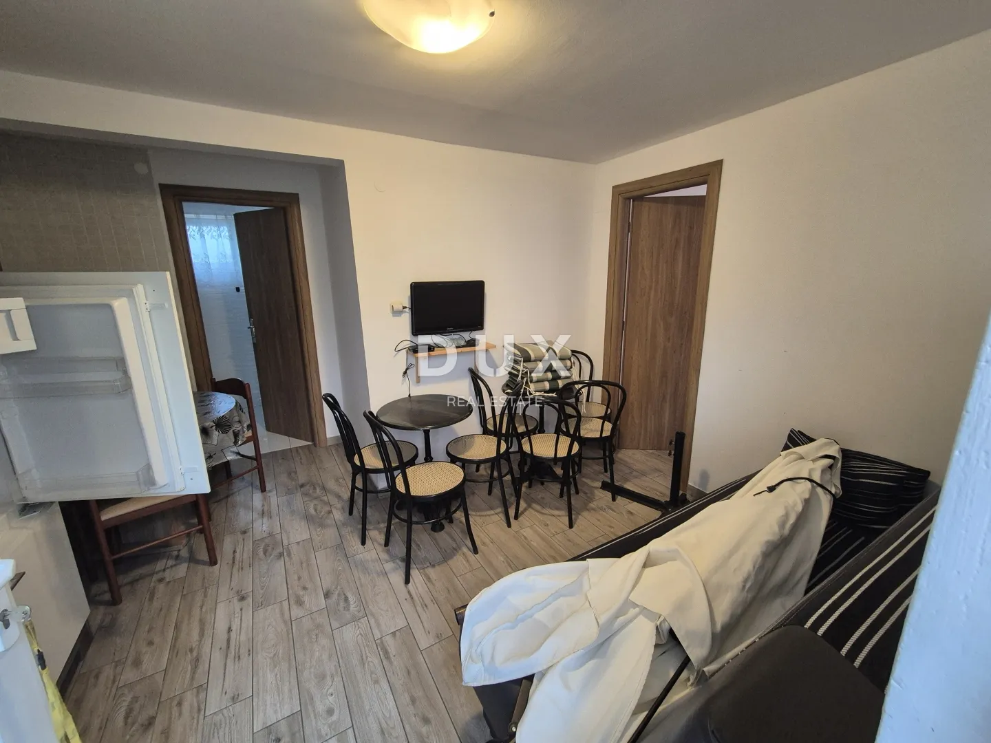 šibenik, pirovac – kuća s 3 stana i dvorištem, 300 m od mora - slika 17