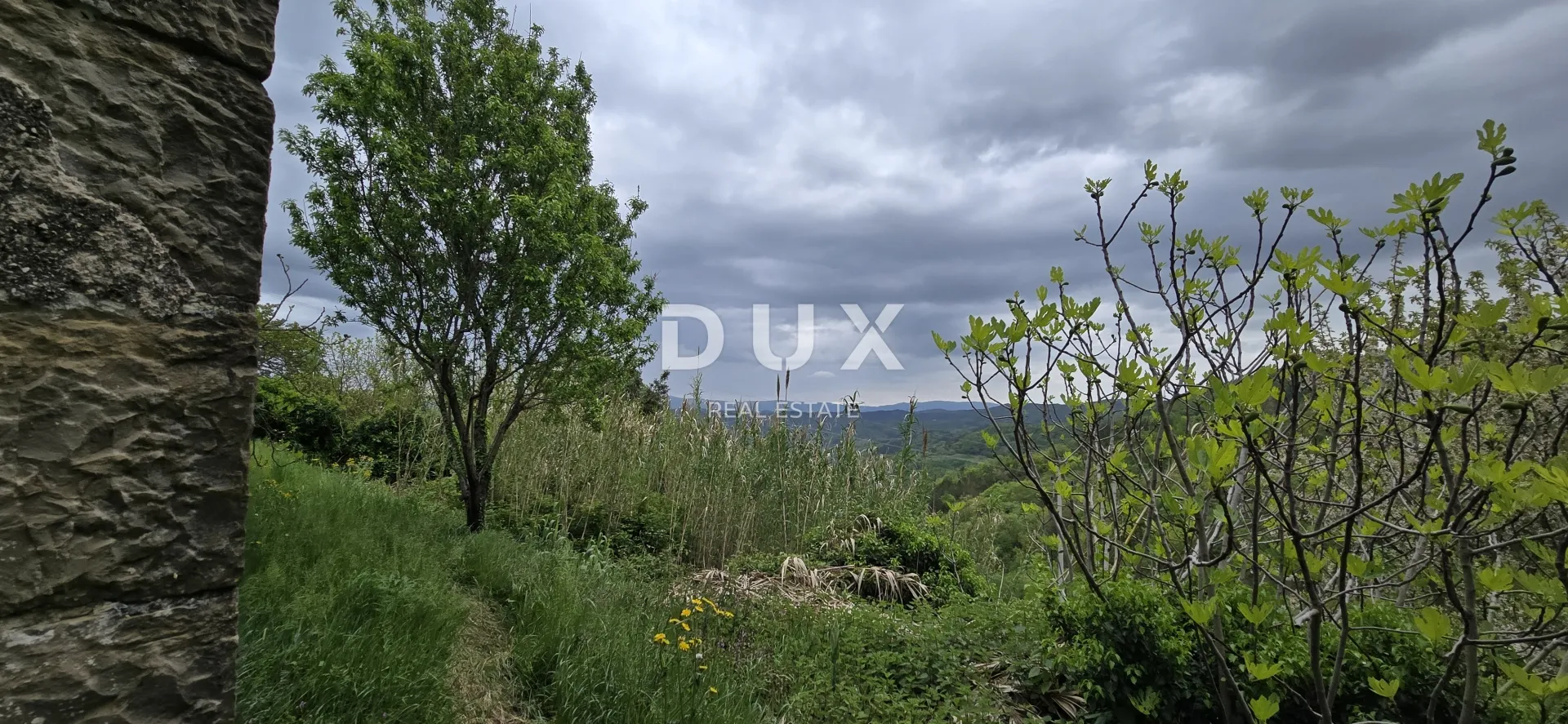 istra, motovun - kamena kuća s pogledom za adaptaciju - slika 20