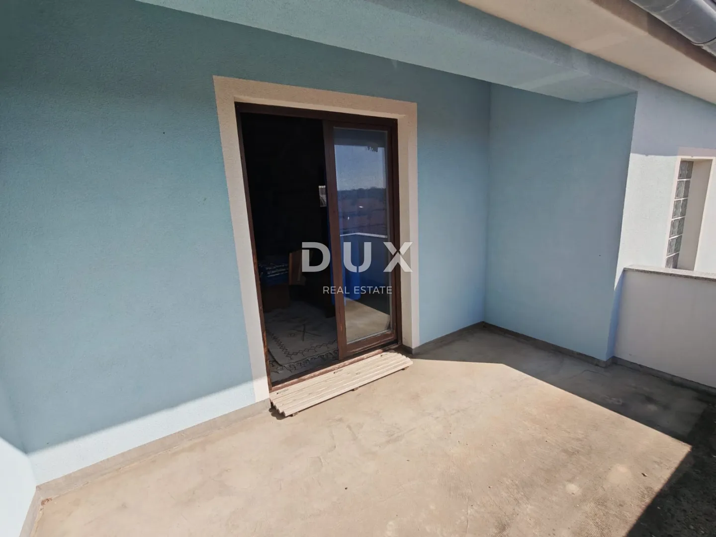 istra, pula - kuća 250m2, 700m od mora - slika 19