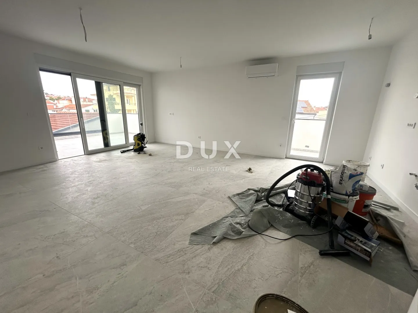 šibenik, vodice – penthouse s krovnom terasom, 120m od plaže, 2 garaže - slika 4