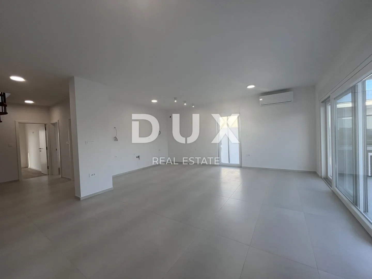 šibenik, vodice - predivan penthouse u novogradnji 1. red do mora - slika 3
