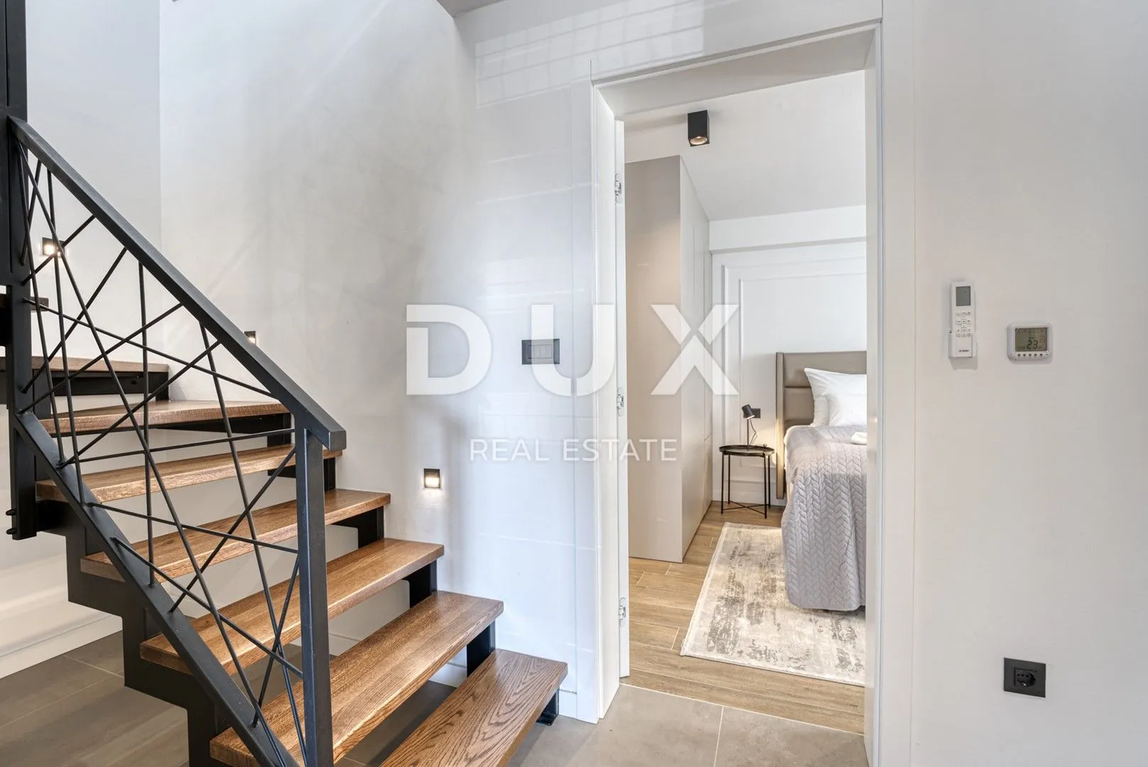 otok krk, grad krk – dvoetažni apartman s okućnicom i bazenom u blizini mora - slika 36
