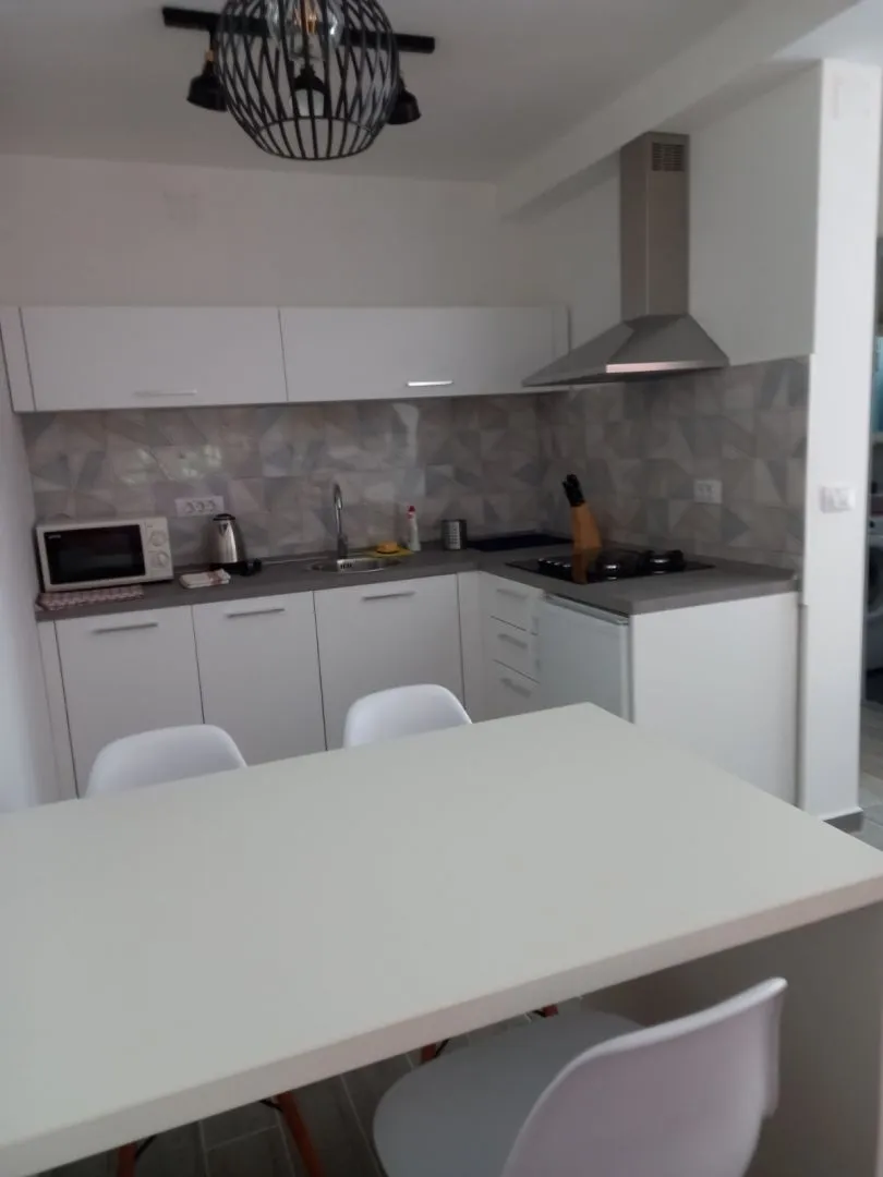 istra,pula- predivna kuća sa tri stana! - slika 36