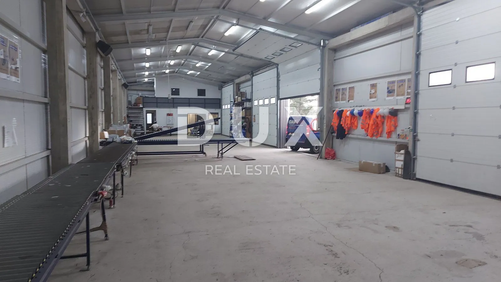 rijeka, čavle- gospodarska zgrada 380 m2, na građevinskom zemljištu od 3763 m2 - slika 4
