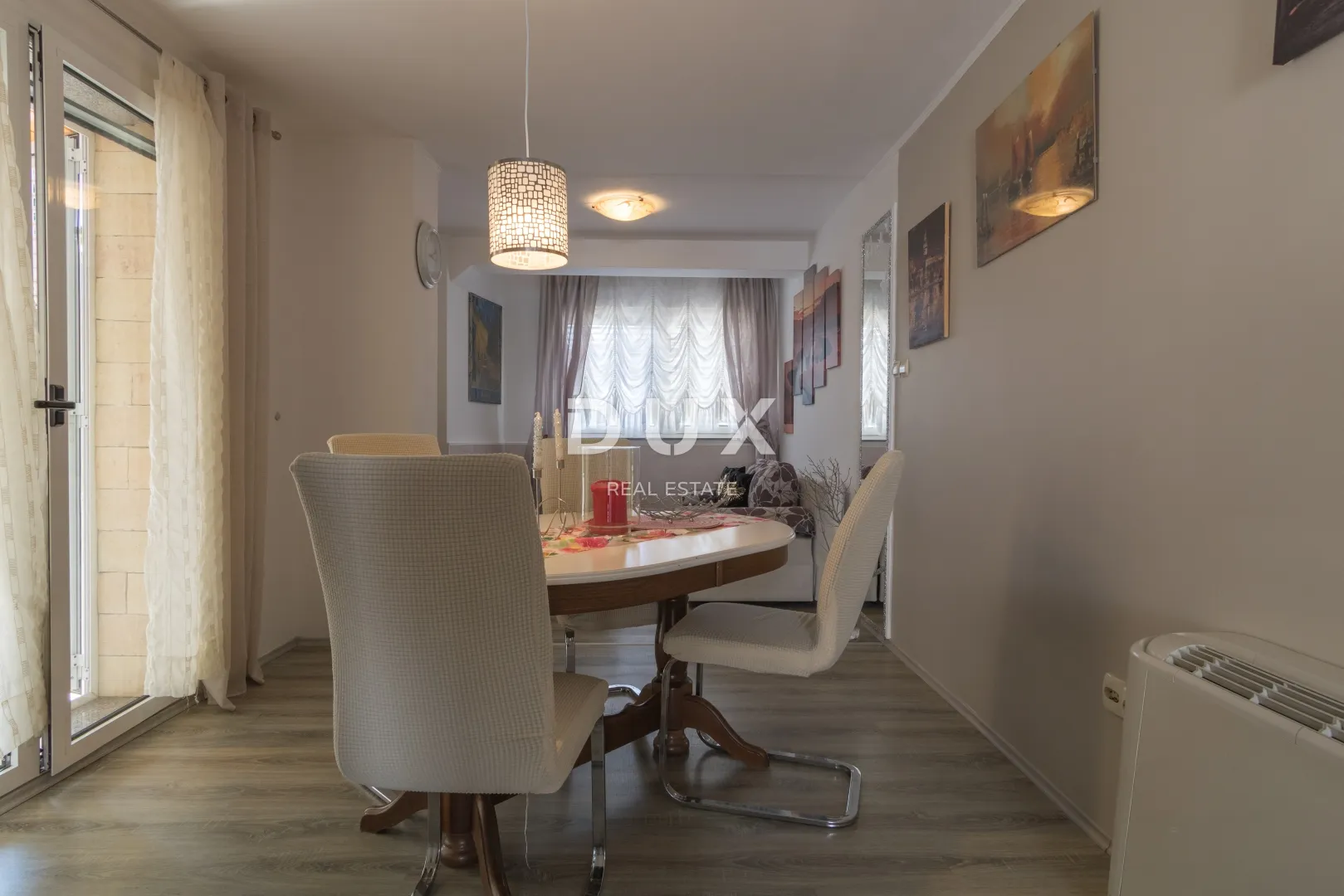 vodice, vila sa 7 apartmana i bazenom - slika 13