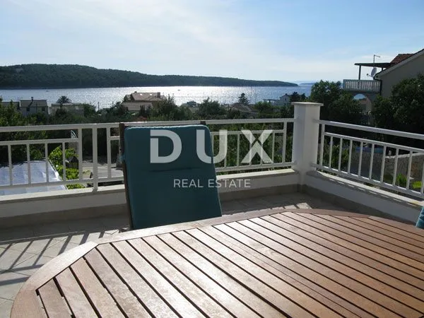 otok rab, barbat - vila sa 5 apartmana i bazenom - slika 9