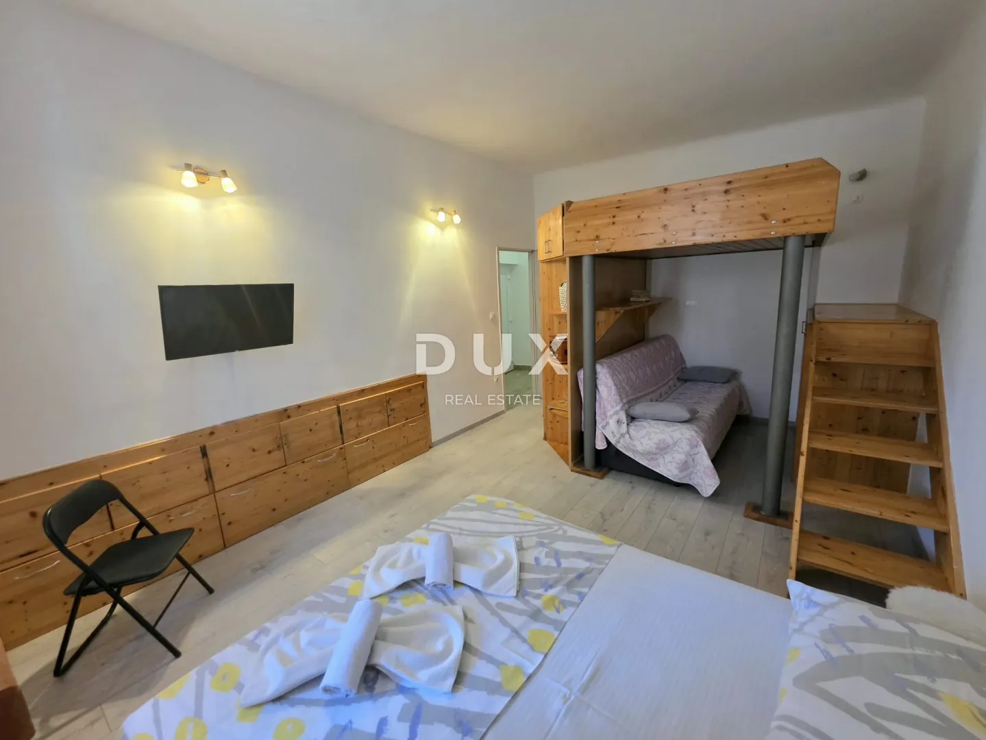 istra, pula - prodaja 2ss + db potpuno renoviran stan u centru grada - slika 11