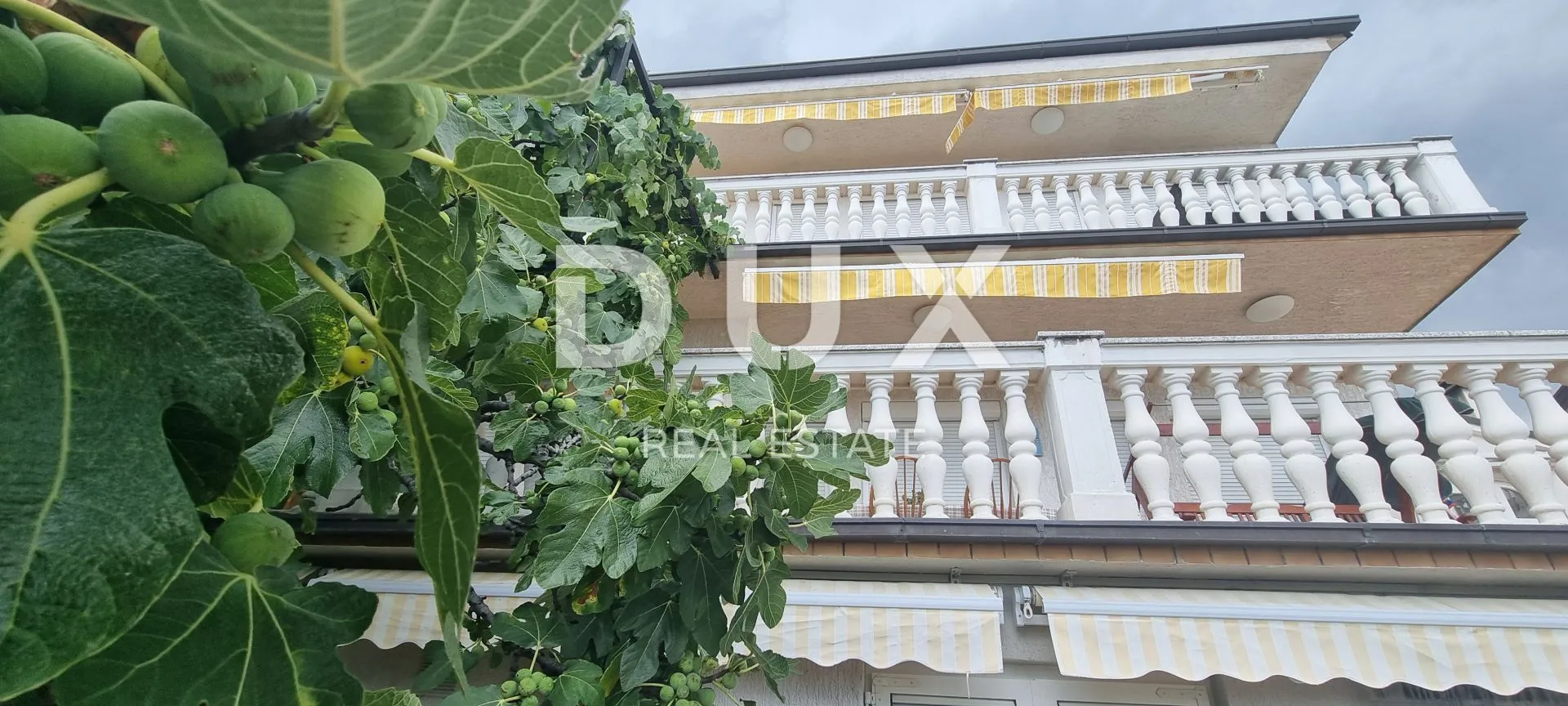 novi vinodolski - kuća sa tri apartmana, okućnicom, parkingom i pogledom na more - slika 6