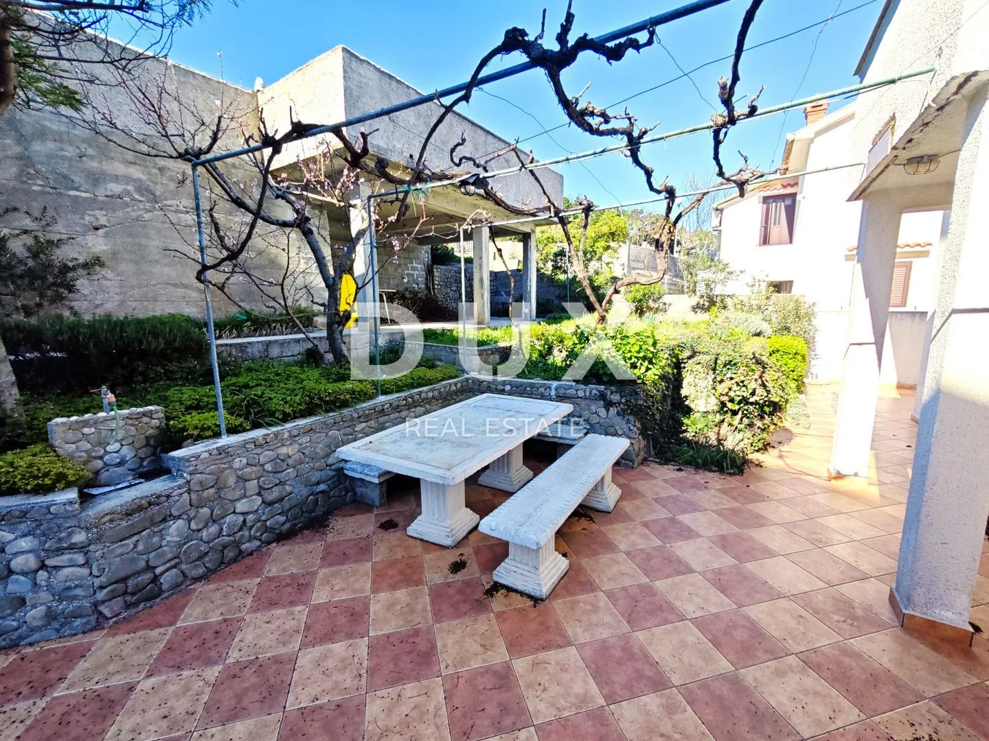 otok rab - apartmanska kuća 1. red do mora! - slika 4