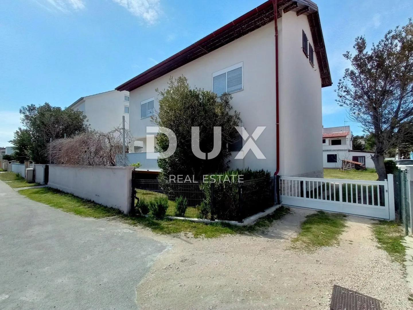 zadar, sabunike - prostrana apartmanska kuća s velikom okućnicom - slika 22