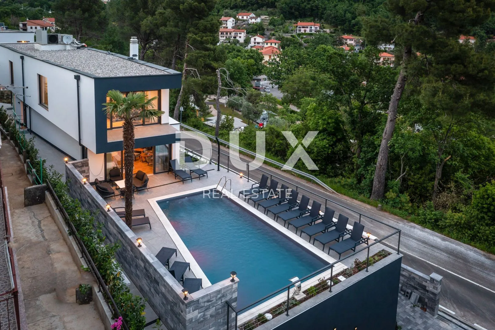 OPATIJA, MOŠĆENIČKA DRAGA - ekskluzivna vila u blizini plaže na okučnici od 1200m2