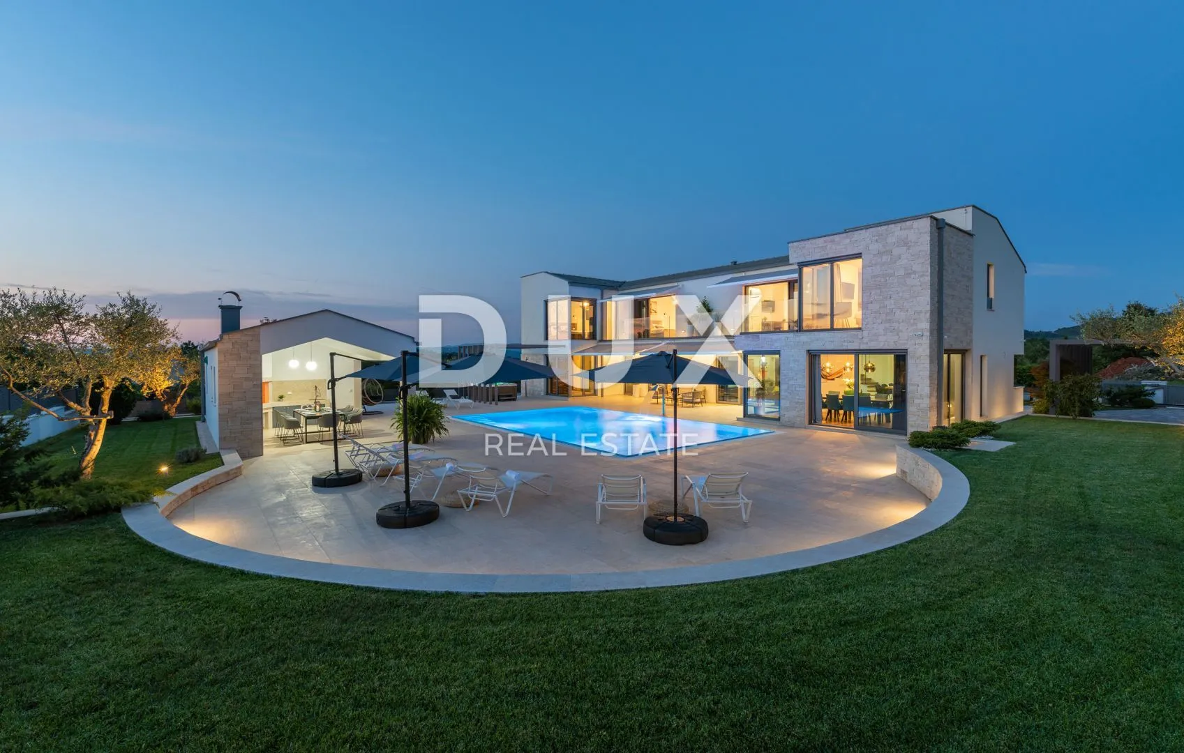 istra, motovun - impresivna luksuzna vila - slika 44