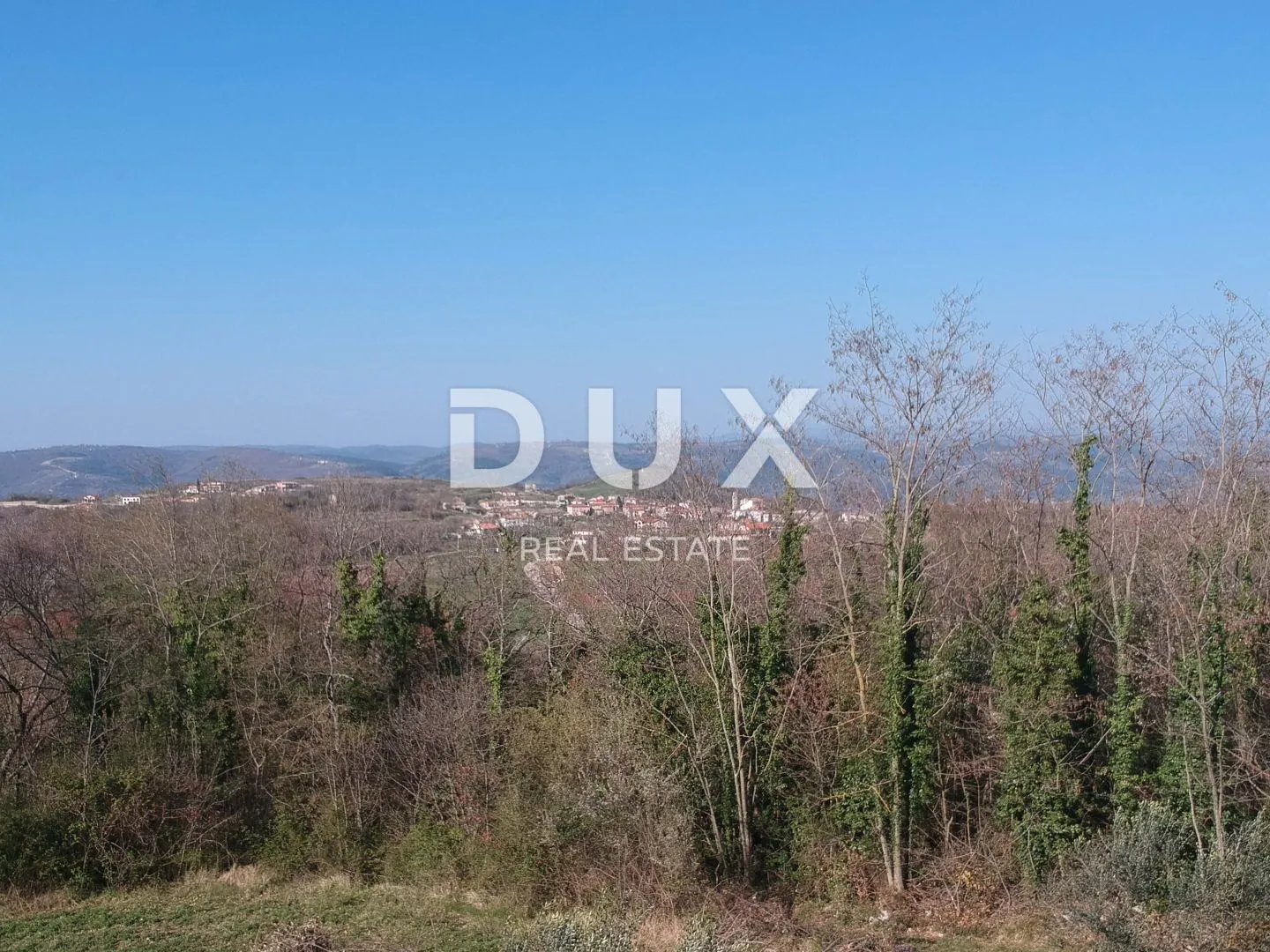 ISTRA, VIŽINADA - Građevinsko zemljište na brežuljku s panoramskm pogledom