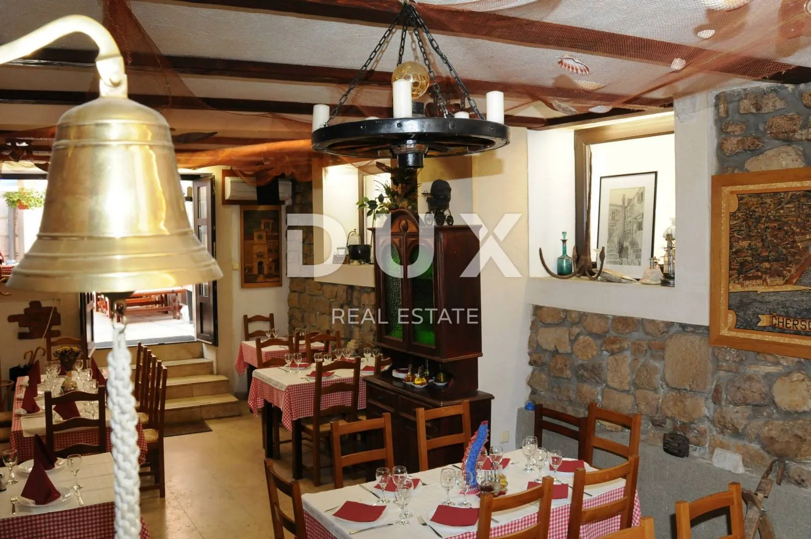 otok cres, grad cres - stara jezgra kuća, restaurant, dvoetažni stan, apartmani - slika 3