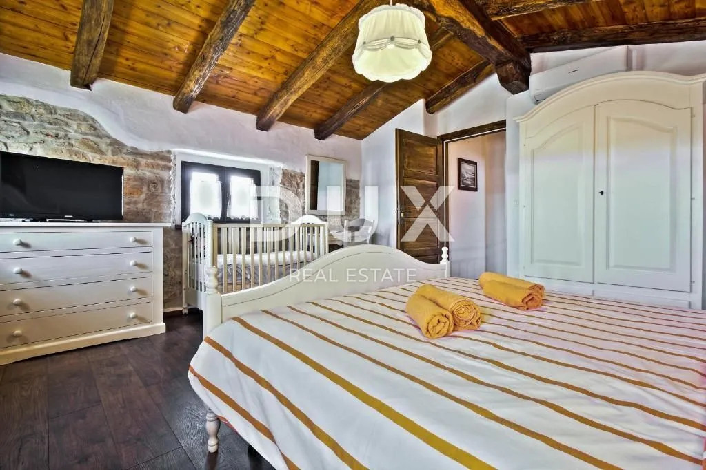 istra, umag, savudrija - kamena samostojeća vila na osami - slika 14