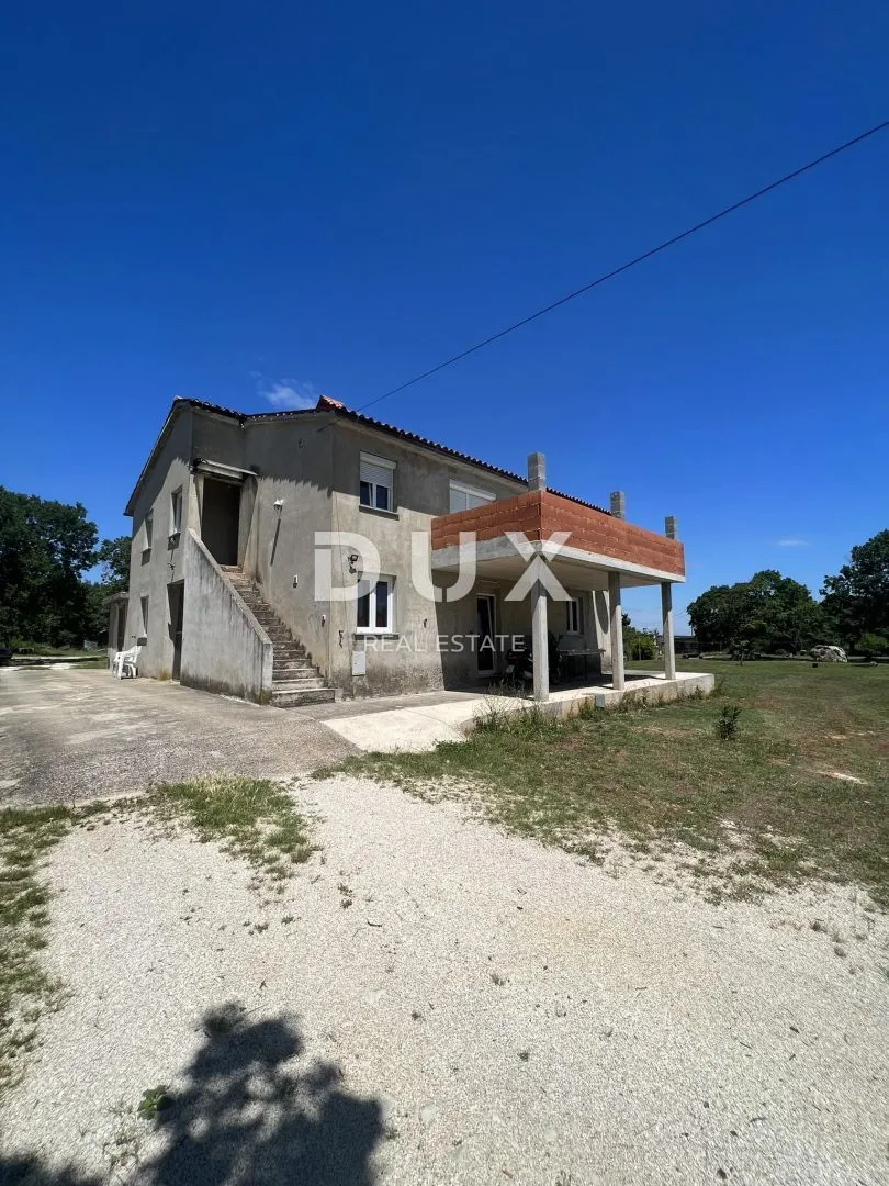 ISTRA, RAKALJ - Kuća s dvije stambene jedinice s velikim građevinskim zemljištem - Rakalj, Marčana