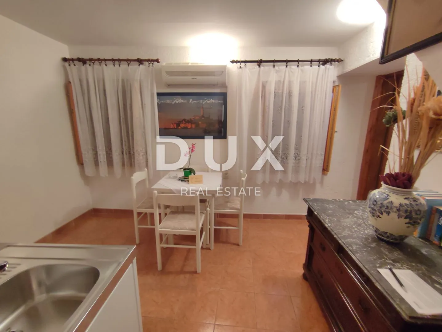 istra, rovinj - renovirana starina u samom centru grada - slika 25