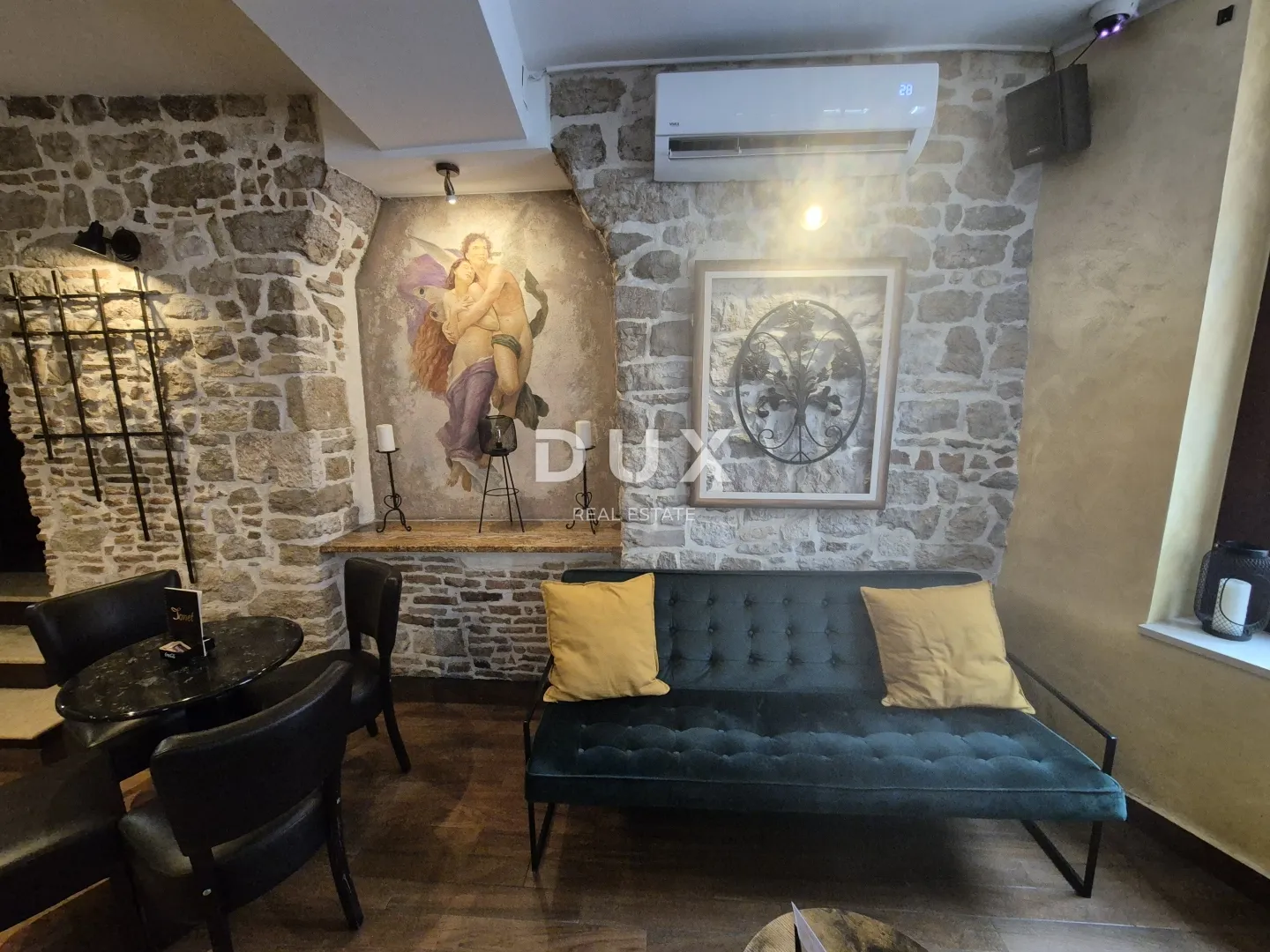 istra,rovinj - predivan uhodani caffe bar u srcu rovinja - slika 7