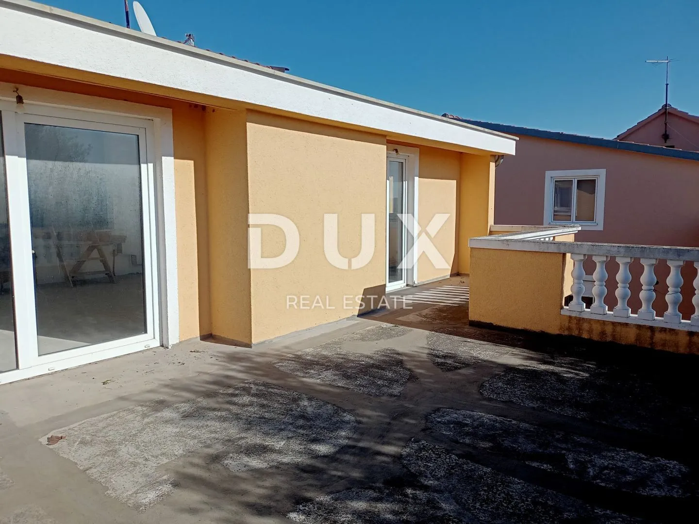 pakoštane - prostrana katnica s tri apartmana - slika 19