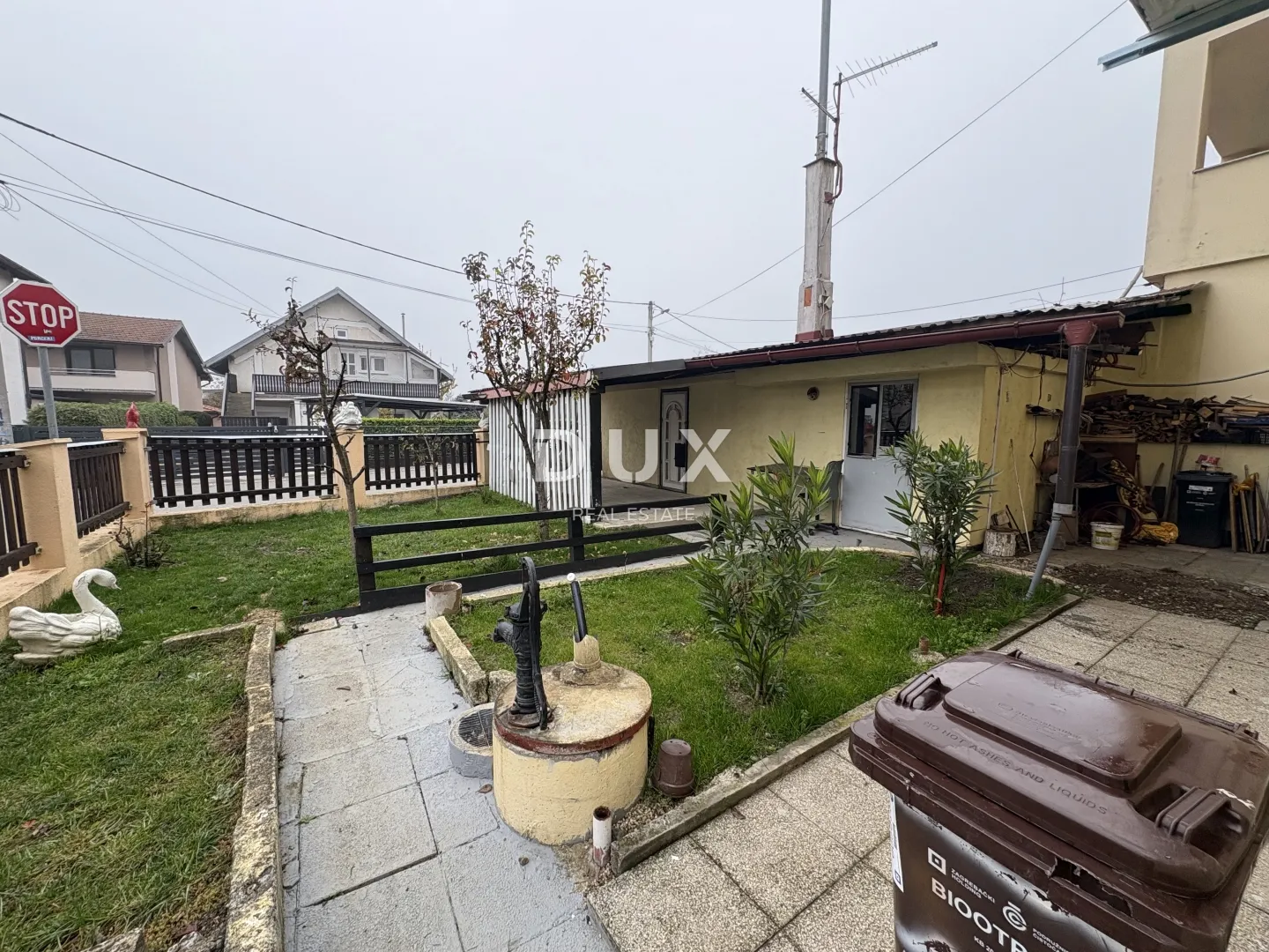 zagreb, dubrava - obiteljska kuća s dva stana - slika 15