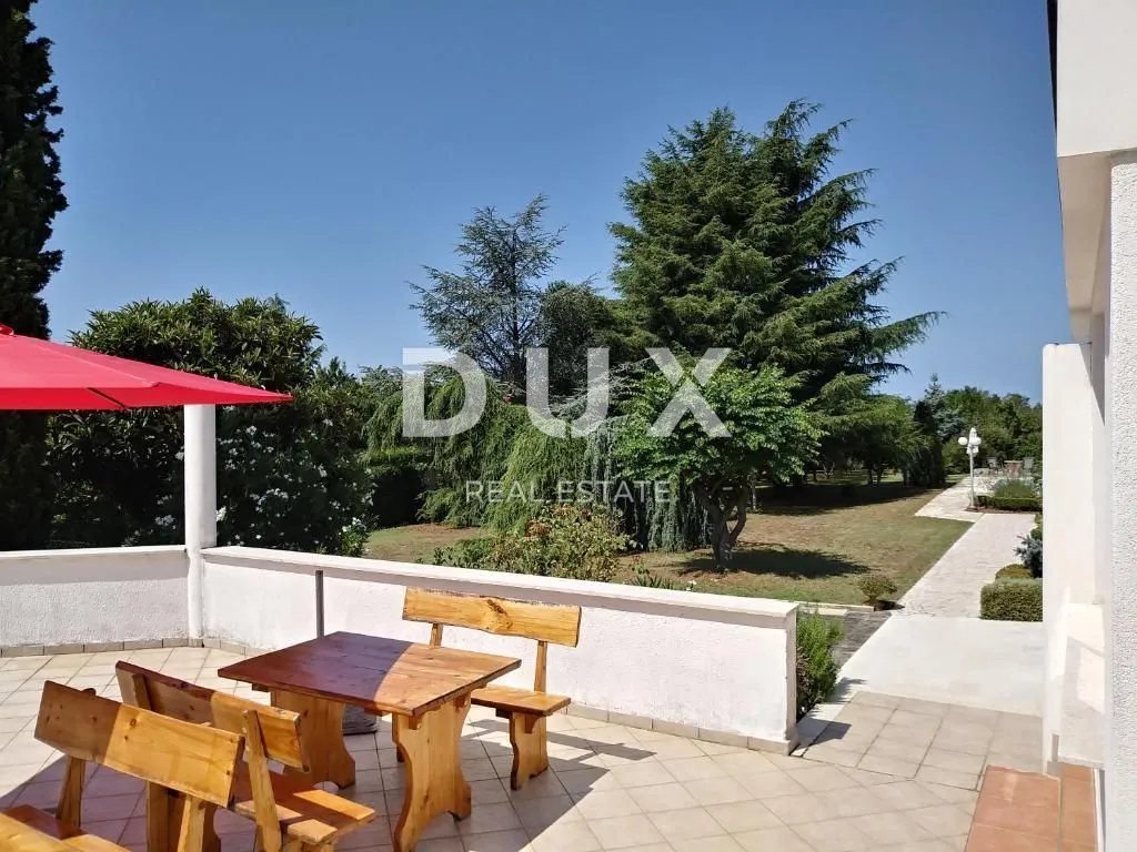 istra,poreč - hotel sa bazenom i prostranom okućnicom! - slika 32