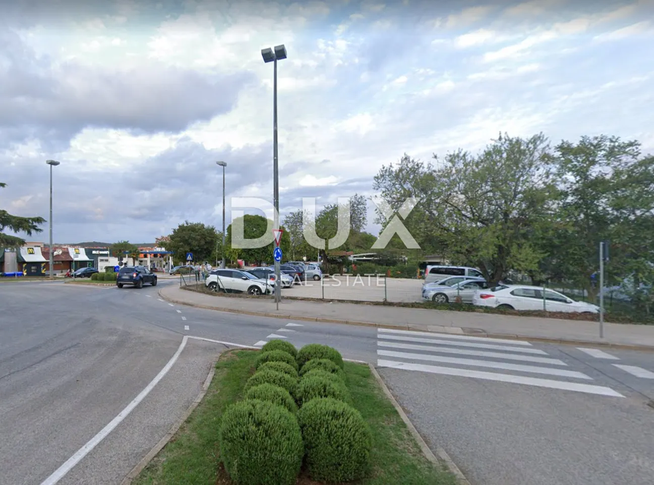 ROVINJ- zemljište 5170m2 (građevinsko M1 zona + P parking zona)