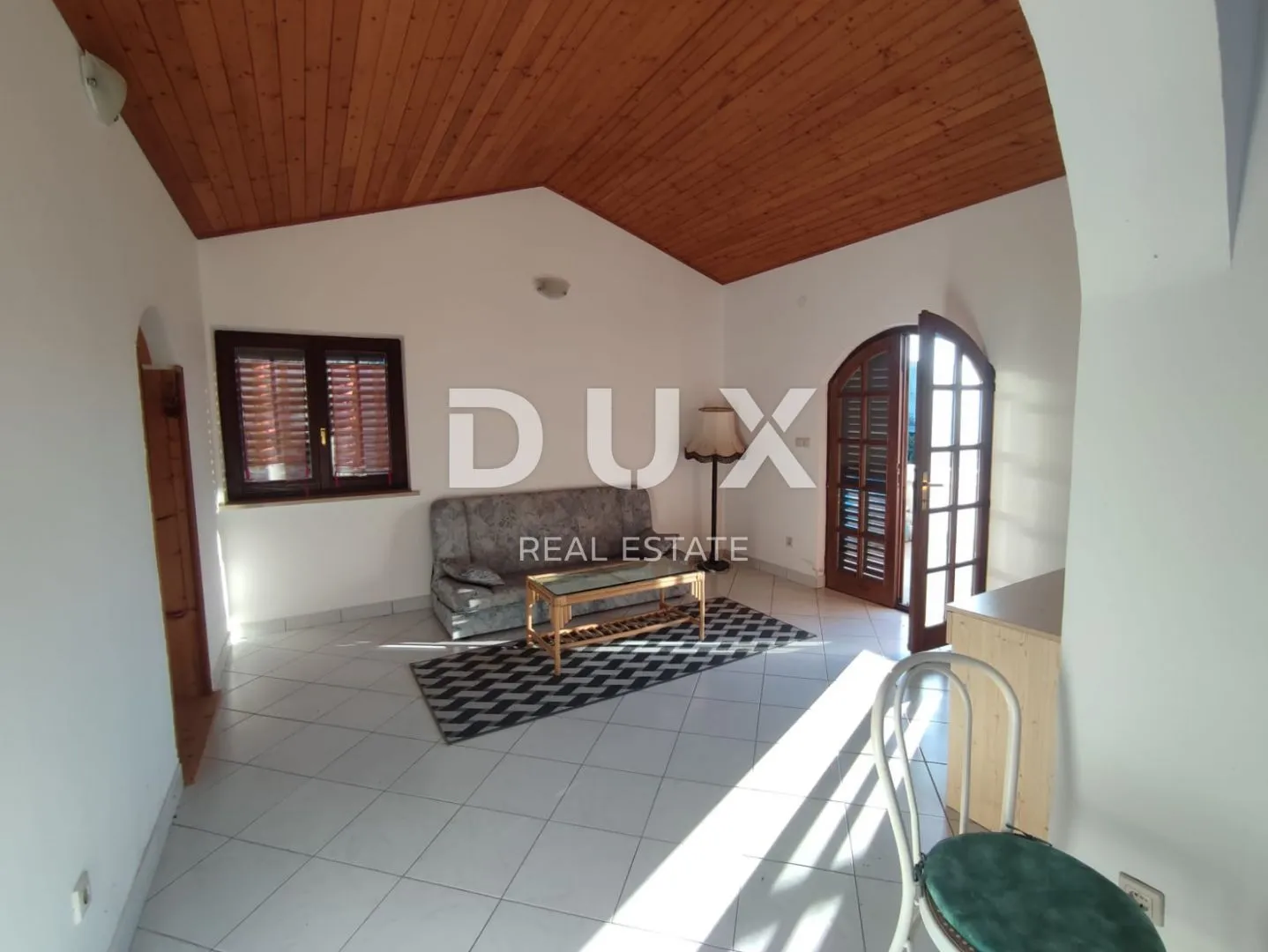 ISTRA, BANJOLE - Apartmanska kuća s bazenom i okućnicom 150m od mora - Banjole, Medulin