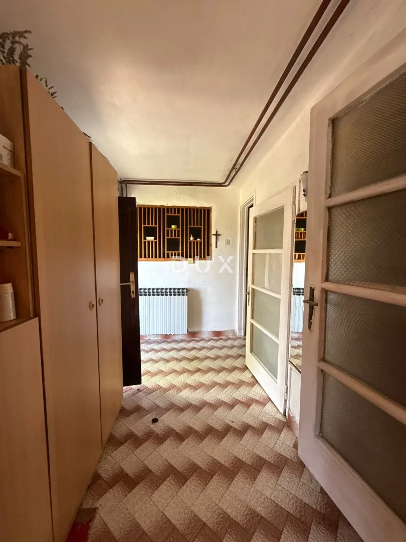 istra,gračišće - prostrana kuća na rubu naselja - slika 11