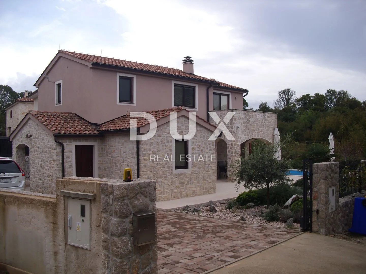 otok krk, malinska - kuća sa bazenom - slika 2