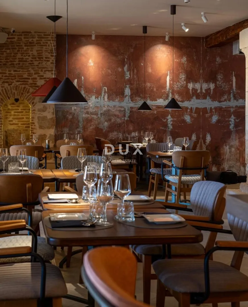 šibenik, centar, vrhunski uhodani restaurant, prvi red do mora. - slika 11