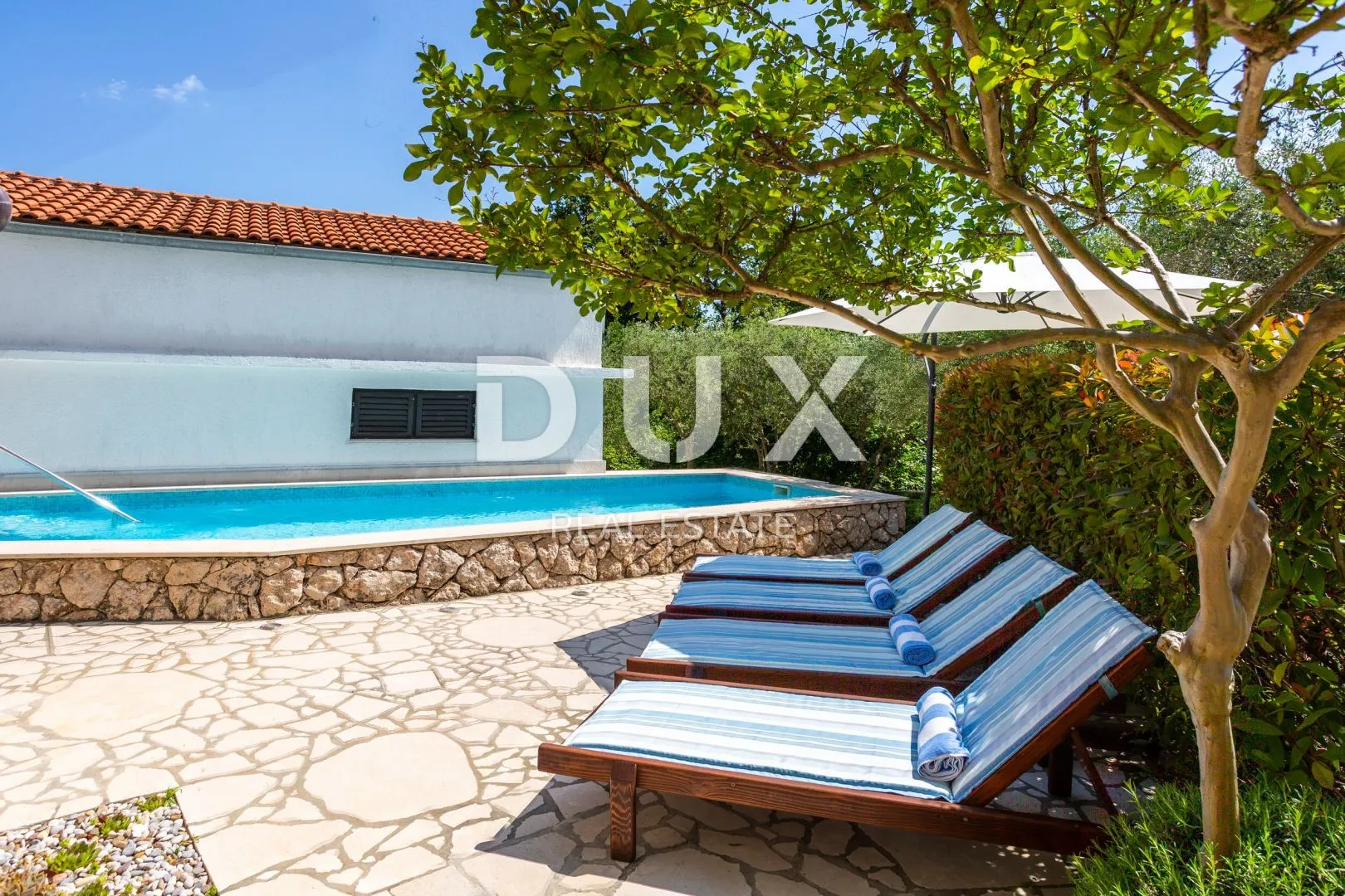 otok krk, vrbnik (okolica) - prilika! kuća s bazenom i jacuzzijem - slika 10