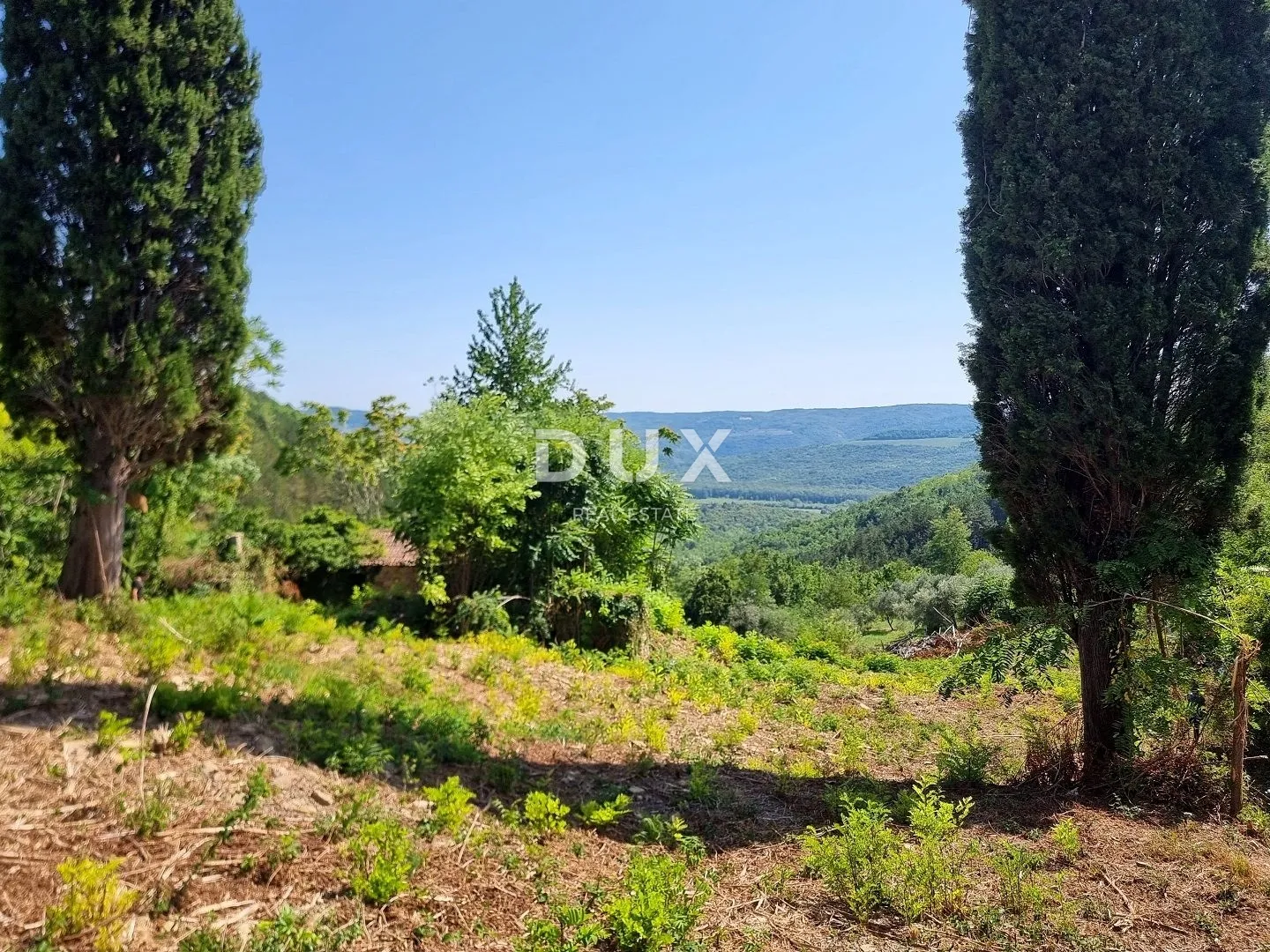 istra, grožnjan - imanje na osami s panoramskim pogledom - slika 9