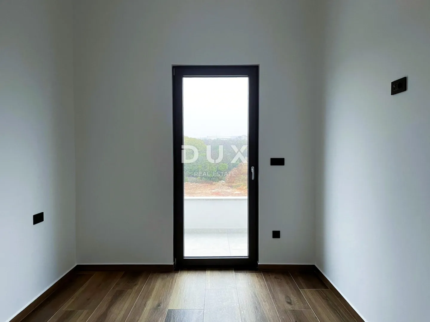 otok krk, grad krk - moderan penthouse od 100 m2 - slika 20