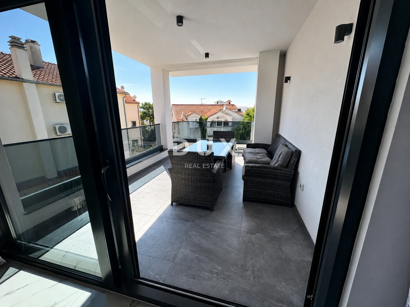 vodice, srima – dvosoban stan s terasom i studio apartman, 50m od mora i plaže - slika 9