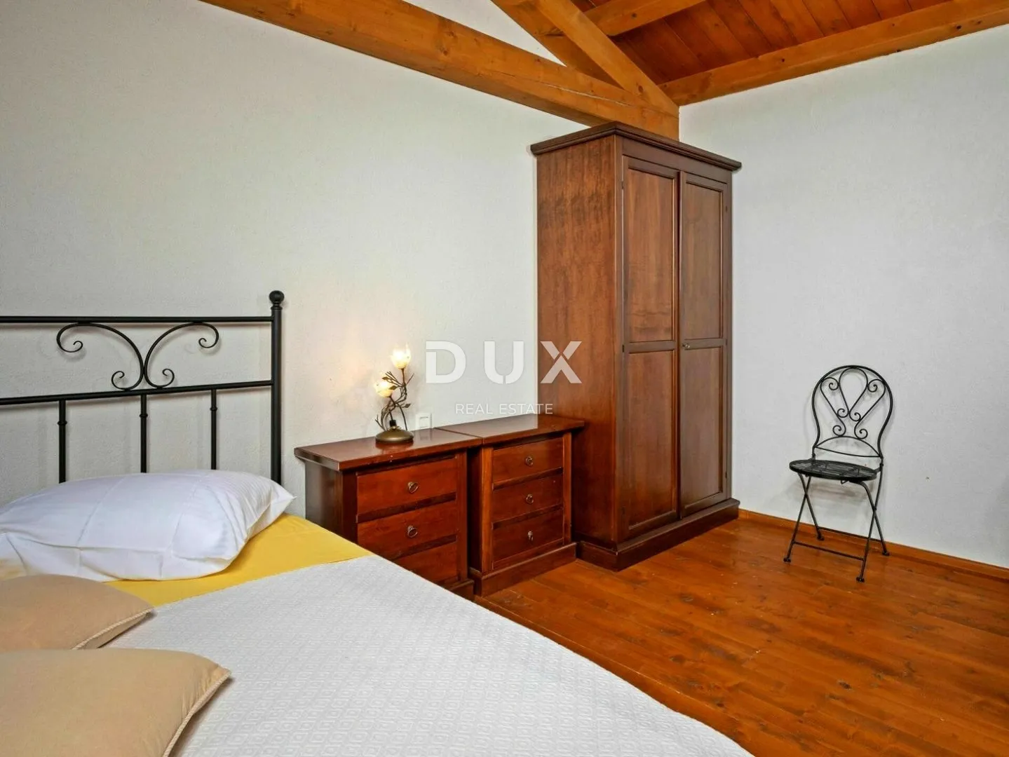 istra, tinjan - kamena autohtona vila - slika 66