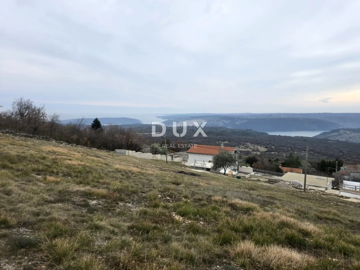 ISTRA, RABAC - Zemljište s pogledom na more i građevinskom dozvolom - Rabac, Labin