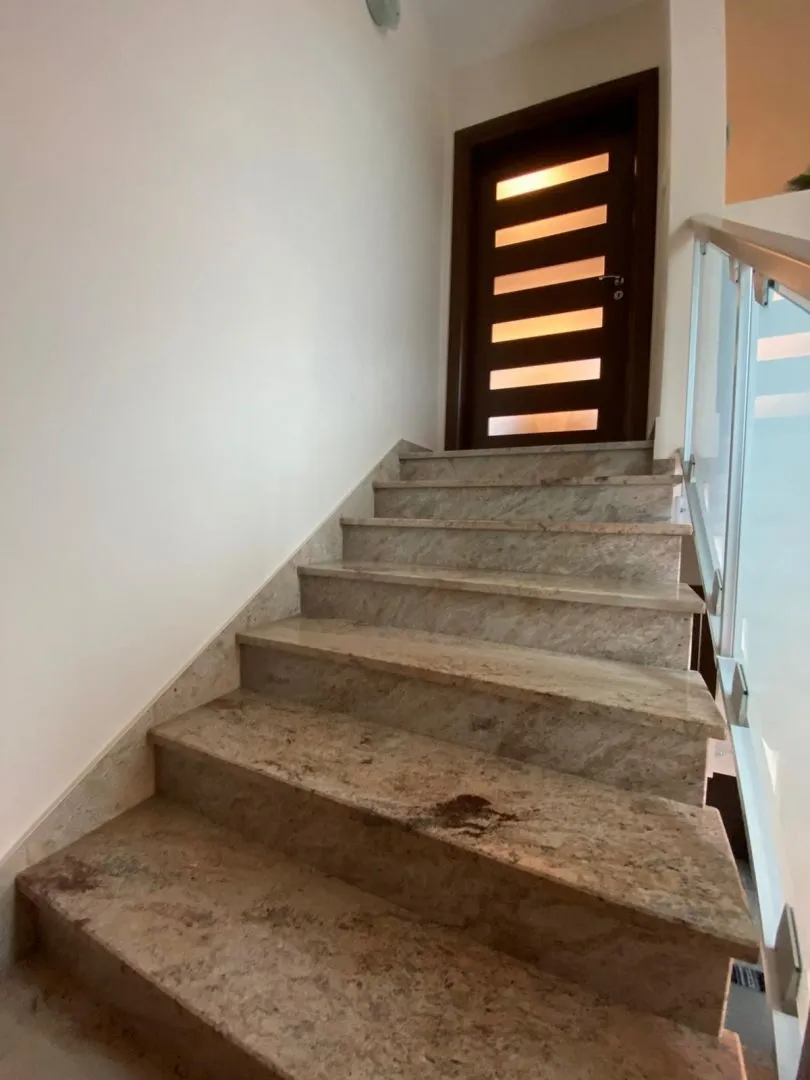 zadar, smiljevac - prostrana renovirana kuća s garažom - slika 23