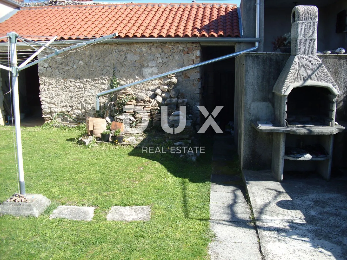 otok krk, grad krk - samostojeća kuća sa vrtom u centru - slika 4