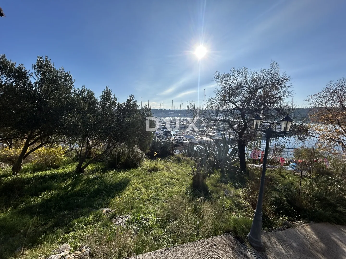 šibenik, mandalina - građevinsko zemljište s 2 stare kuće - slika 3