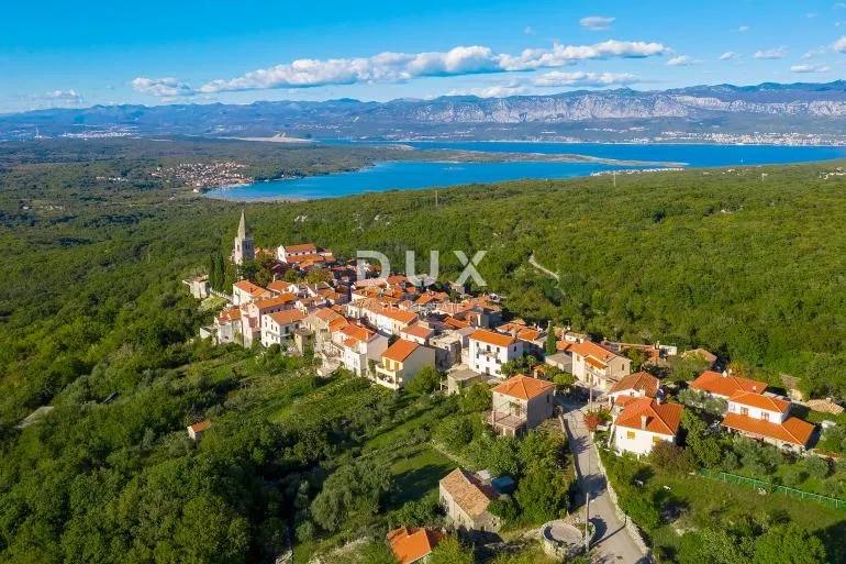 OTOK KRK, DOBRINJ - Veliko zemljište s započetom gradnjom - Sveti Vid Dobrinjski, Dobrinj