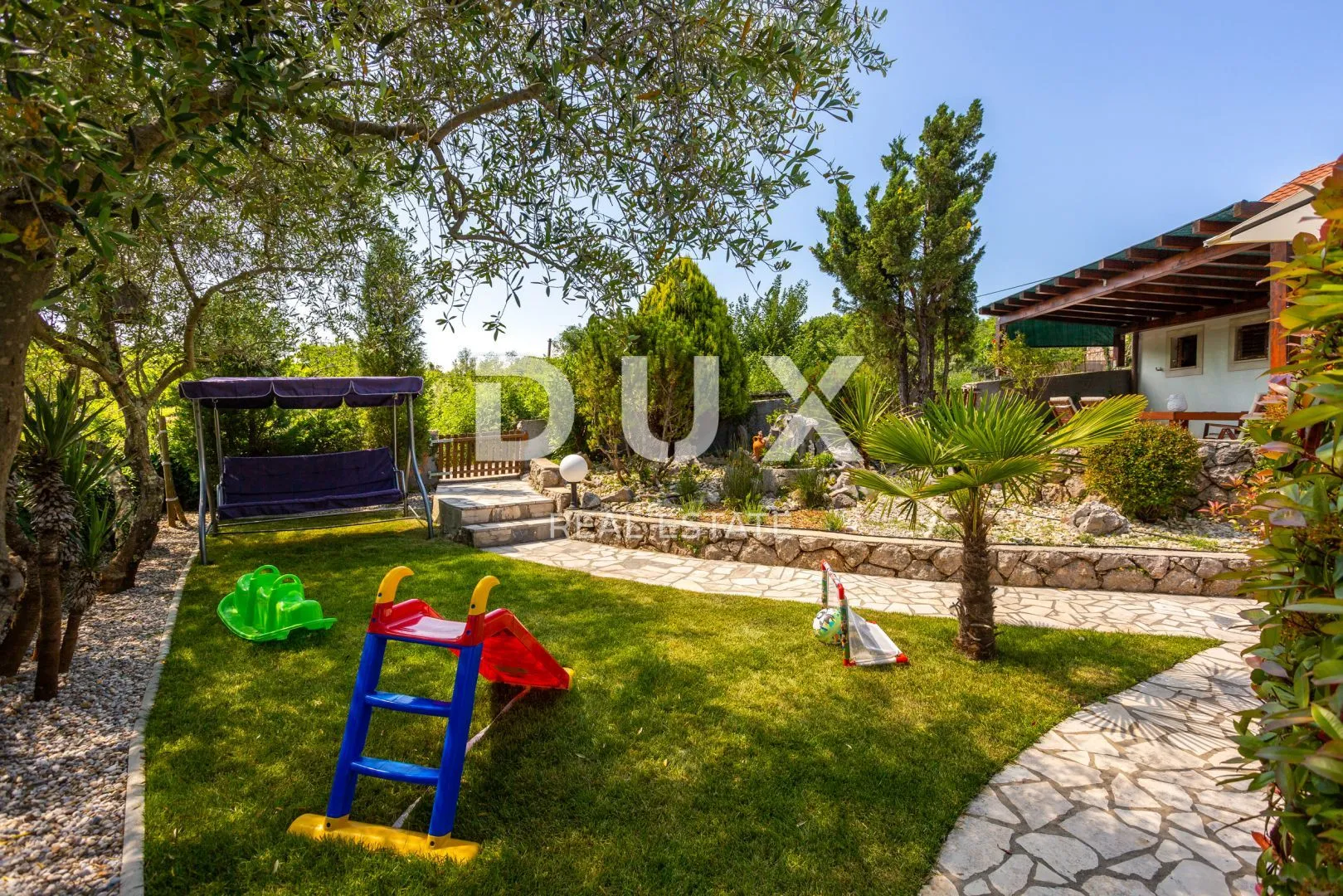 otok krk, vrbnik (okolica) - prilika! kuća s bazenom i jacuzzijem - slika 4