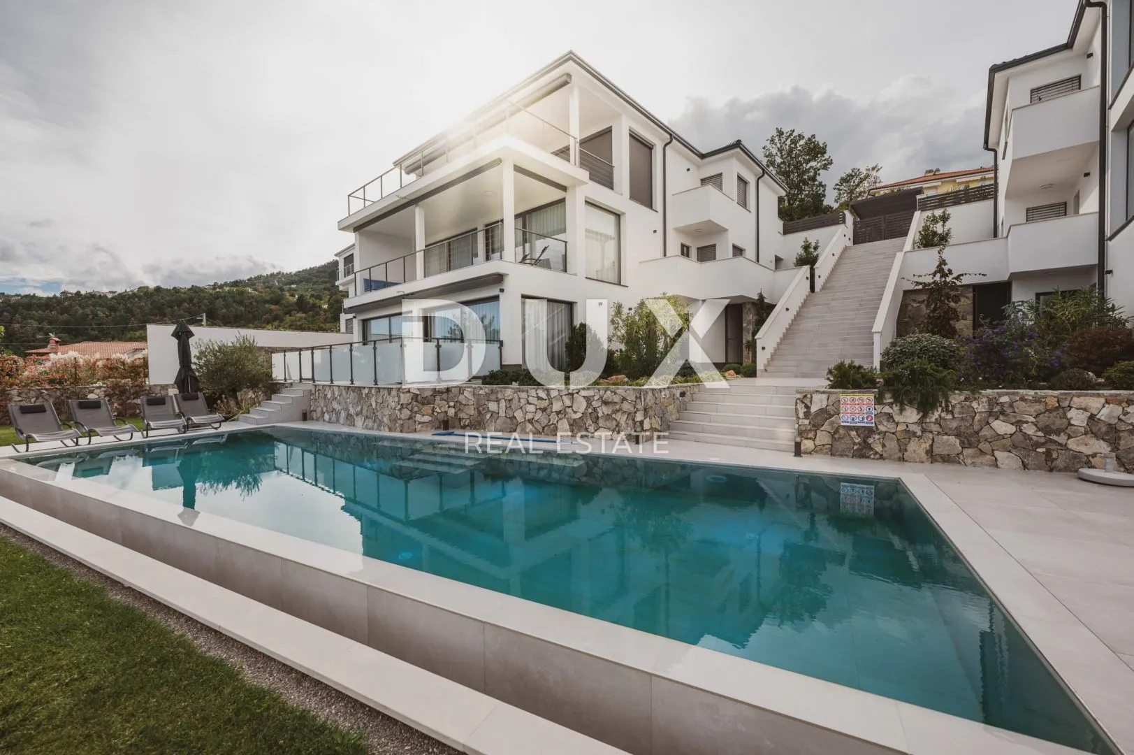 opatija, lovran, liganj - stan u vili s bazenom 120m2+terasa 27m2s panoramskim pogledom na more + okoliš 105m2 - slika 20