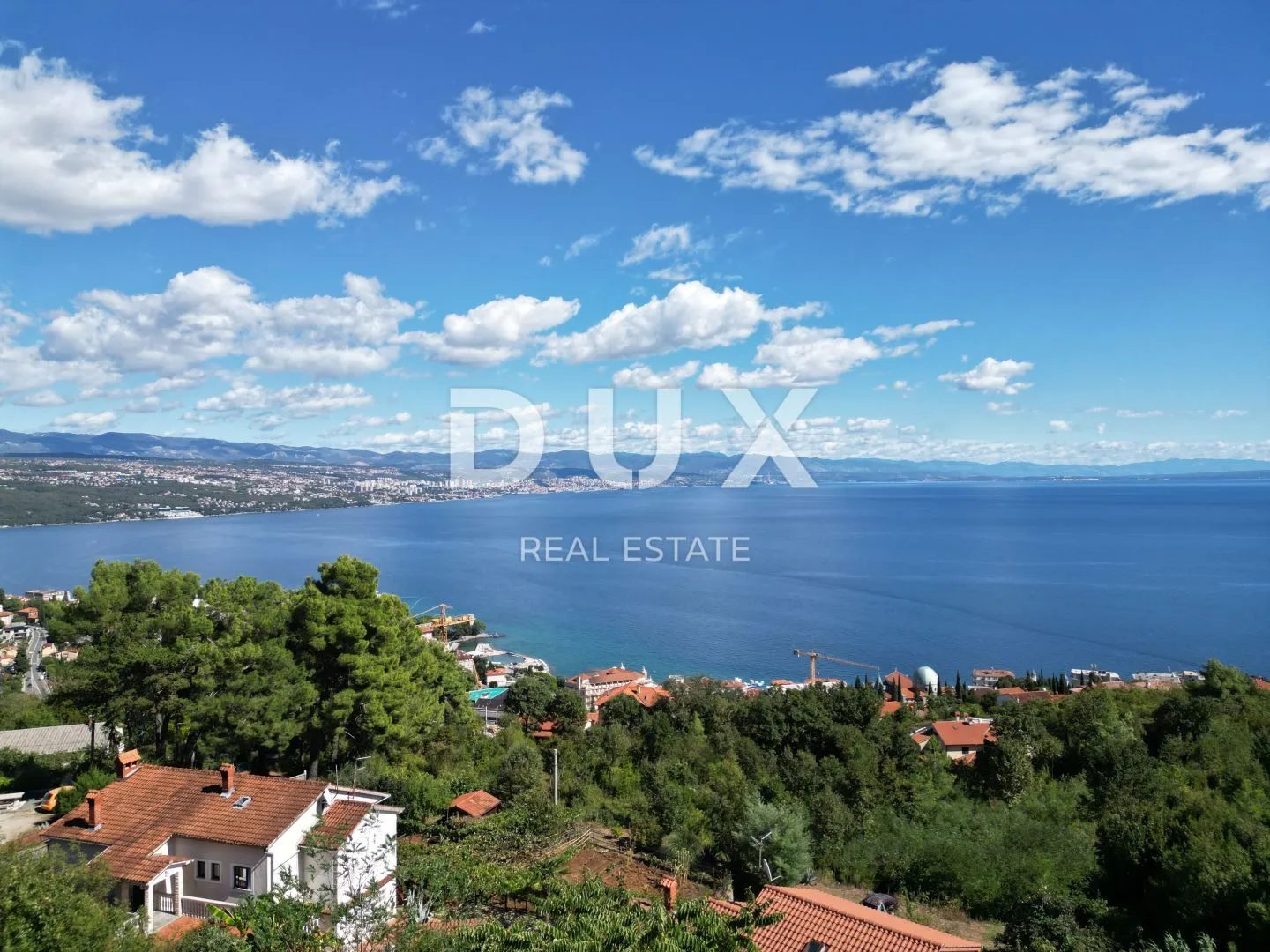 OPATIJA- građevinsko zemljište 10000m2 s panoramskim pogledom na more za stambenu zgradu-stanove-apartmane/ obiteljsku kuću/ kuću za iznajmljivanje- odmor s bazenom