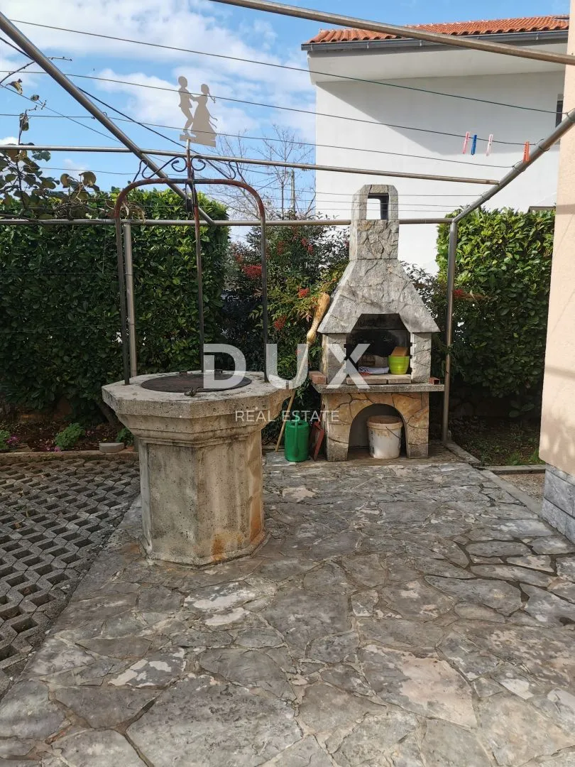 malinska (okolica) - samostojeća kuća sa dva stana + podrum - slika 42