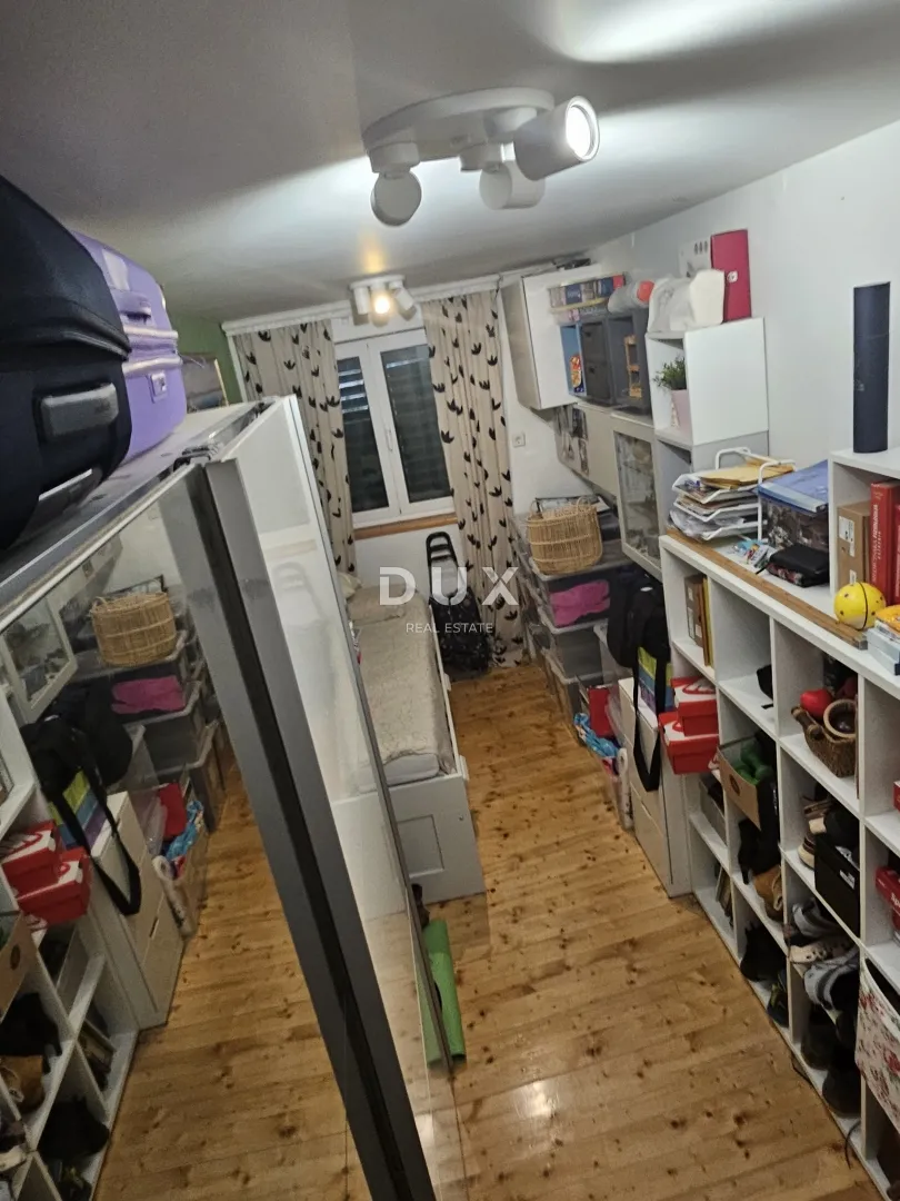 šibenik, riva - stan u kamenoj kući, 1. red do mora - slika 12